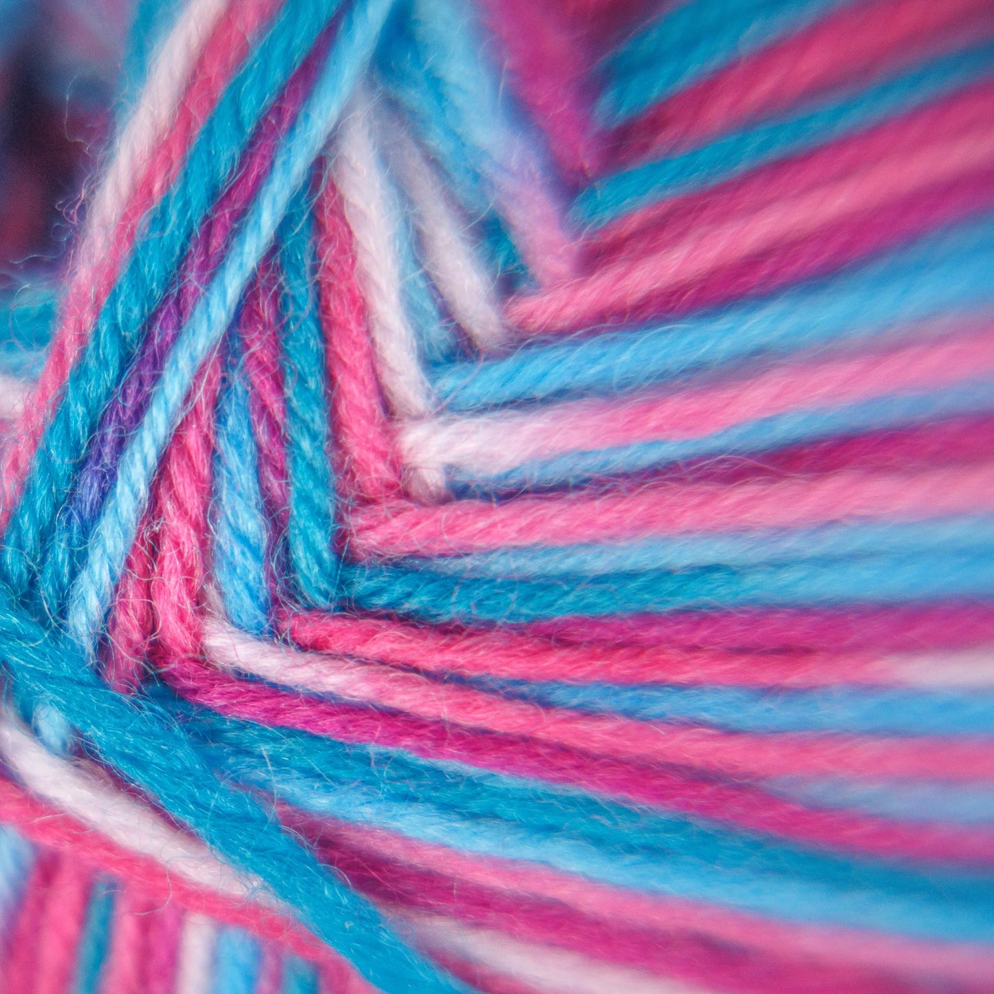 Macro image of Sock Flock – Sakura Spring yarn showing colour transitions across pink and turquoise strands