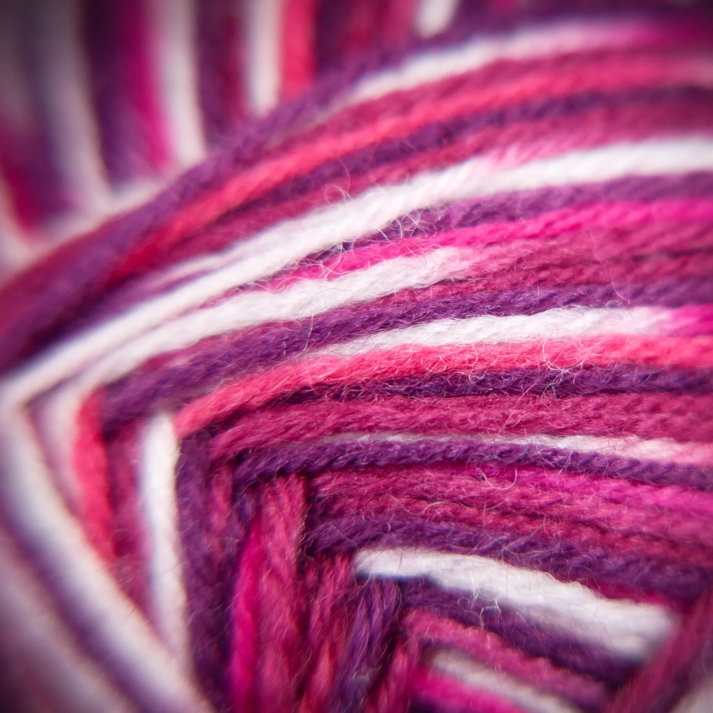 Macro detail of ‘Raspberry Ripple’ yarn featuring clean ply separation in blended pink, blue and white tones.
